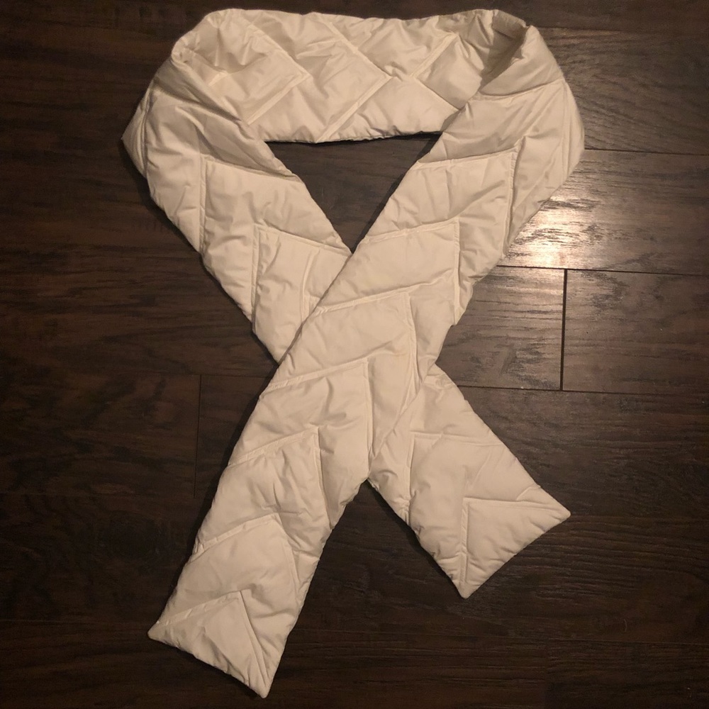 NWT Eddie Bauer down scarf with pockets!!!